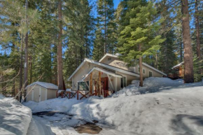 Glades Getaway by Tahoe Getaways - Charming Pet-Friendly 3 BD North Shore Cabin w Wood Fireplace & Short Drive to Ski Resorts